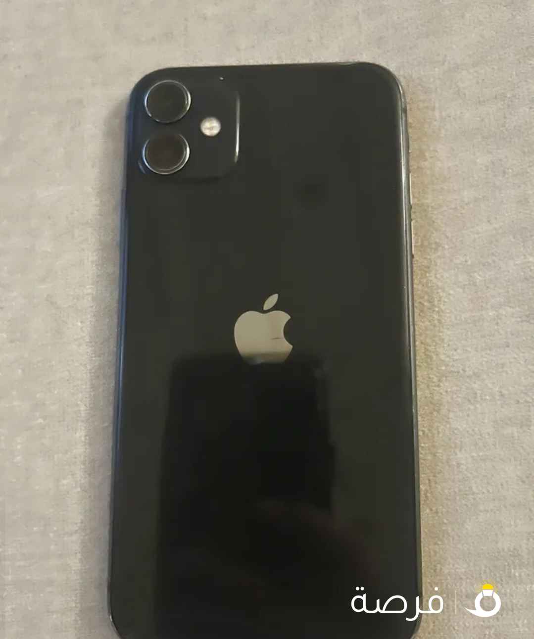 ايفون 11 أسود مستعمل بحالة ممتازة لاكن فيه بعض الشلوخ بسعة 128 جيجابايت من أبل