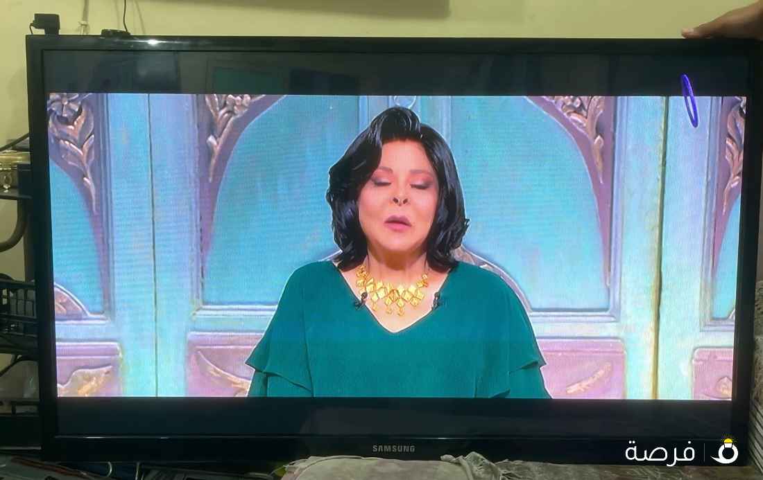 شاشه 55انش مستعمله ممتازه سامسنج بلحامل بتاعها حامل متحرك مش سابة الشاشه الوانها ممتازه جدن