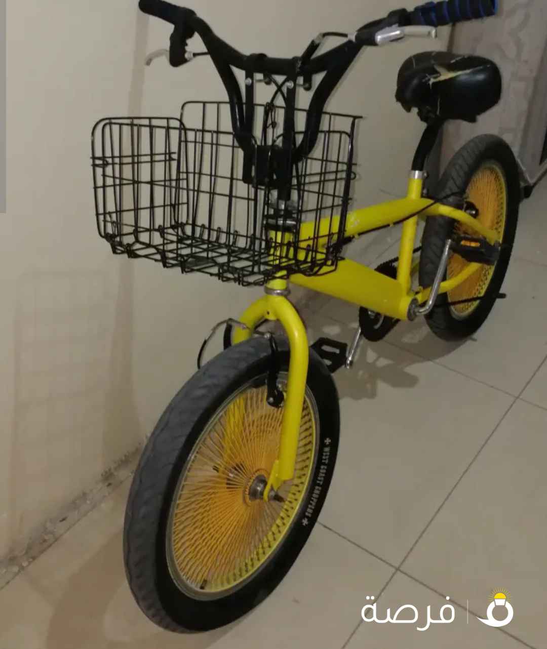 دراجه هوائيه للبيع بحالة ممتازه لون اصفر مميز مع سله اماميه وقفل امان التواصل واتساب الرقم في الوصف