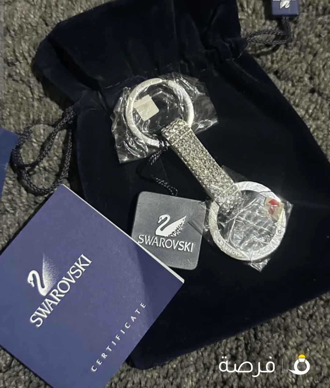 ميدالية سواروفسكي (Swarovski) أصلي جديد بالكامل بالعلبة