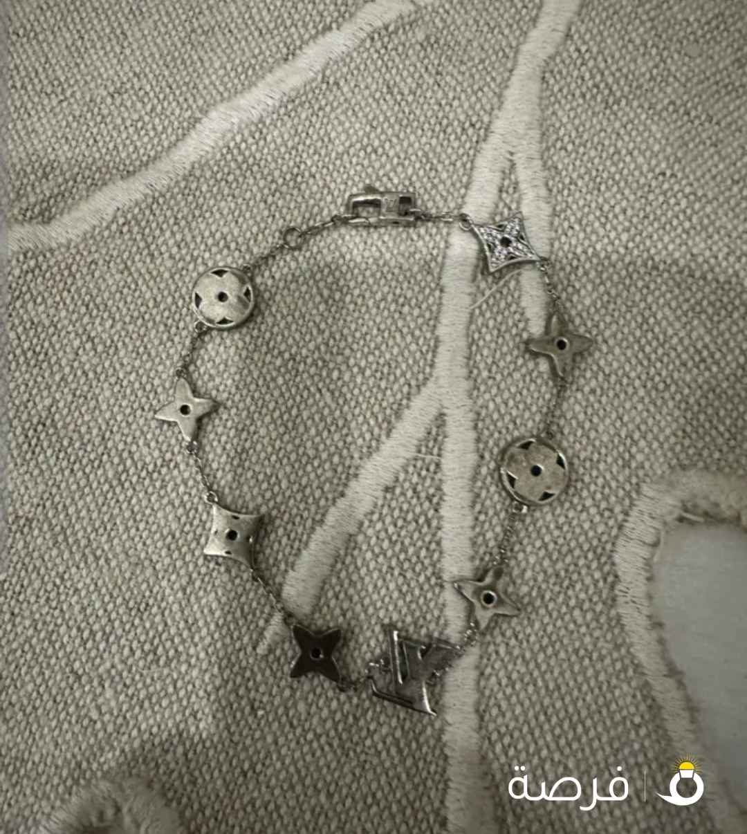 سواره لوي فيتون لون فضي استعمال بسيط