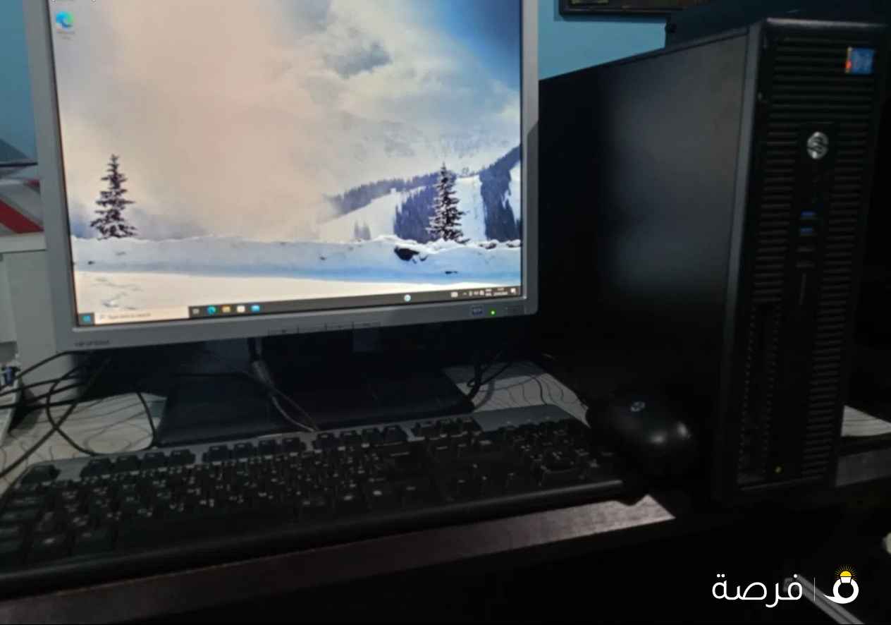 كومبيوتر نظيف مع كامل ادواته