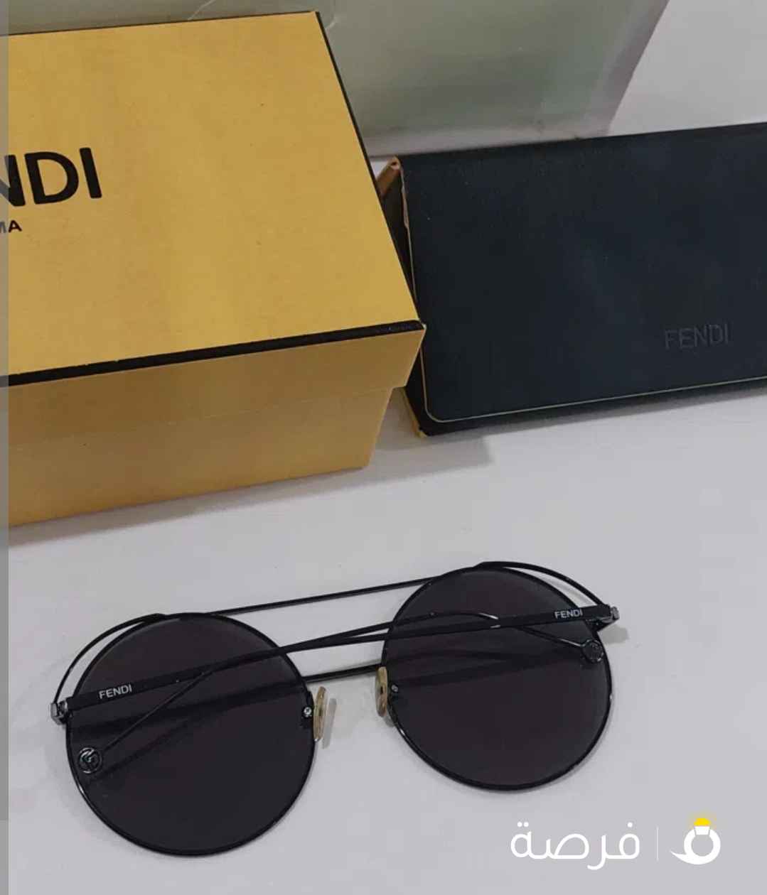 نظاره Fendi كامله المرفقات