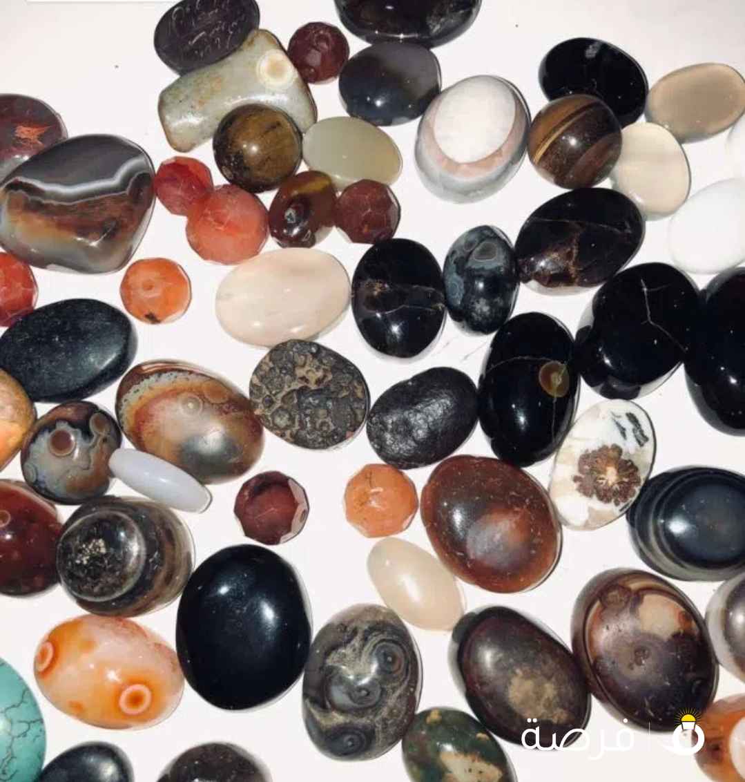 احجار مميزة ⁦⁦50⁩⁩ حجر