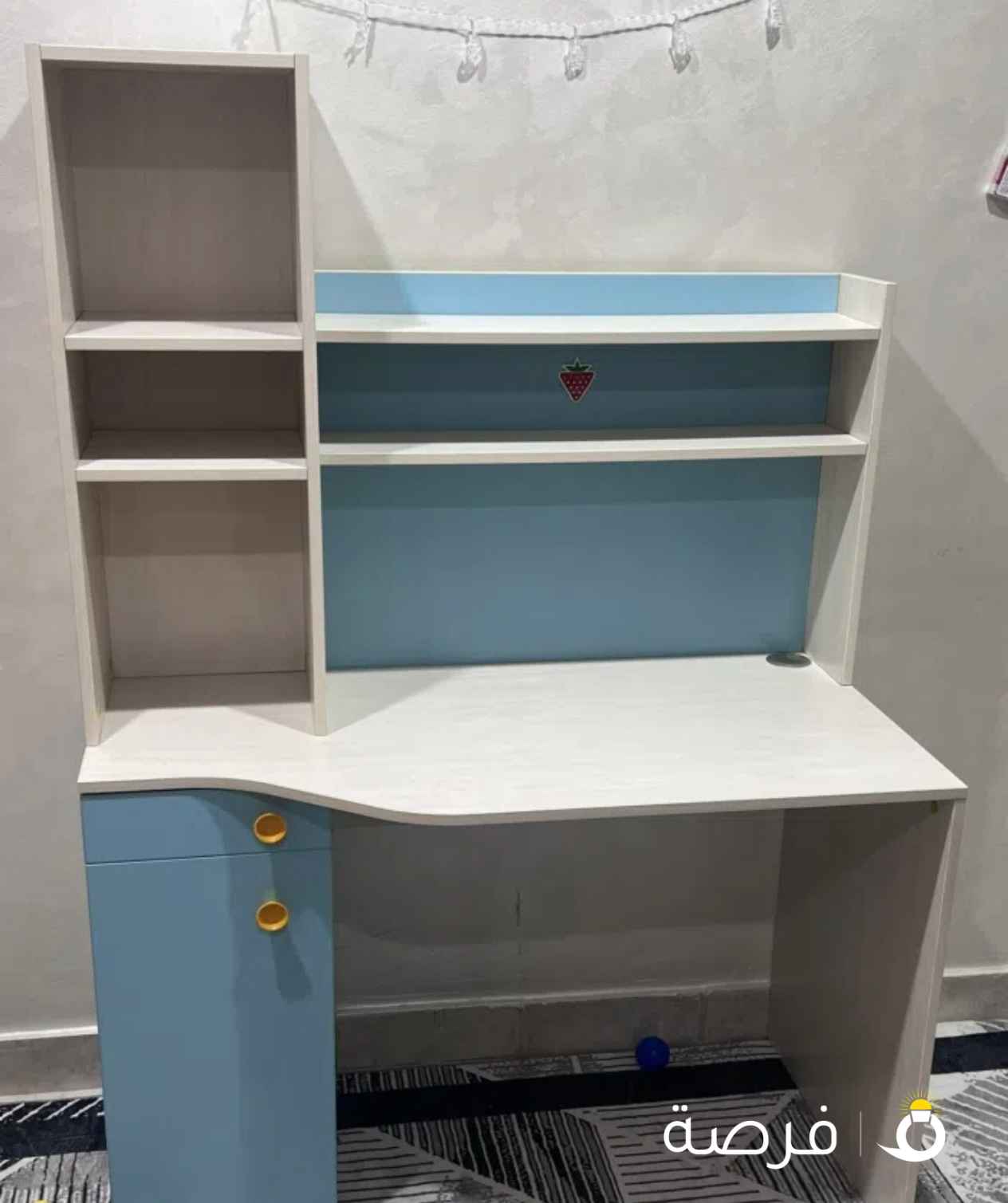 مكتب دراسة ممتاز بحالة الجديد