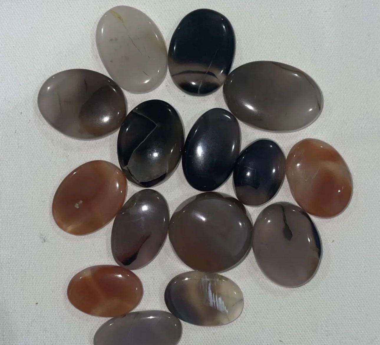 عقيق يماني اصلي الحبه 1 دينار