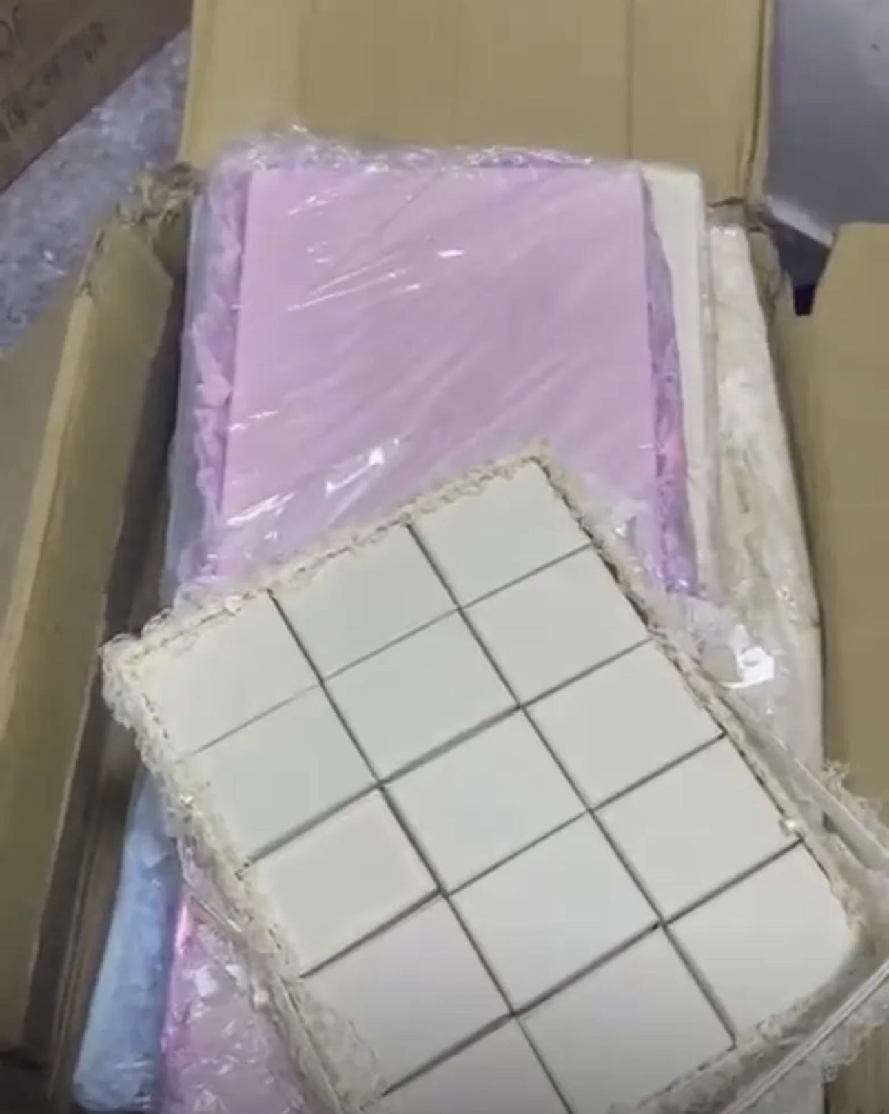 باكت مناسبات يوضع بيه عطور هدايا حلوايات