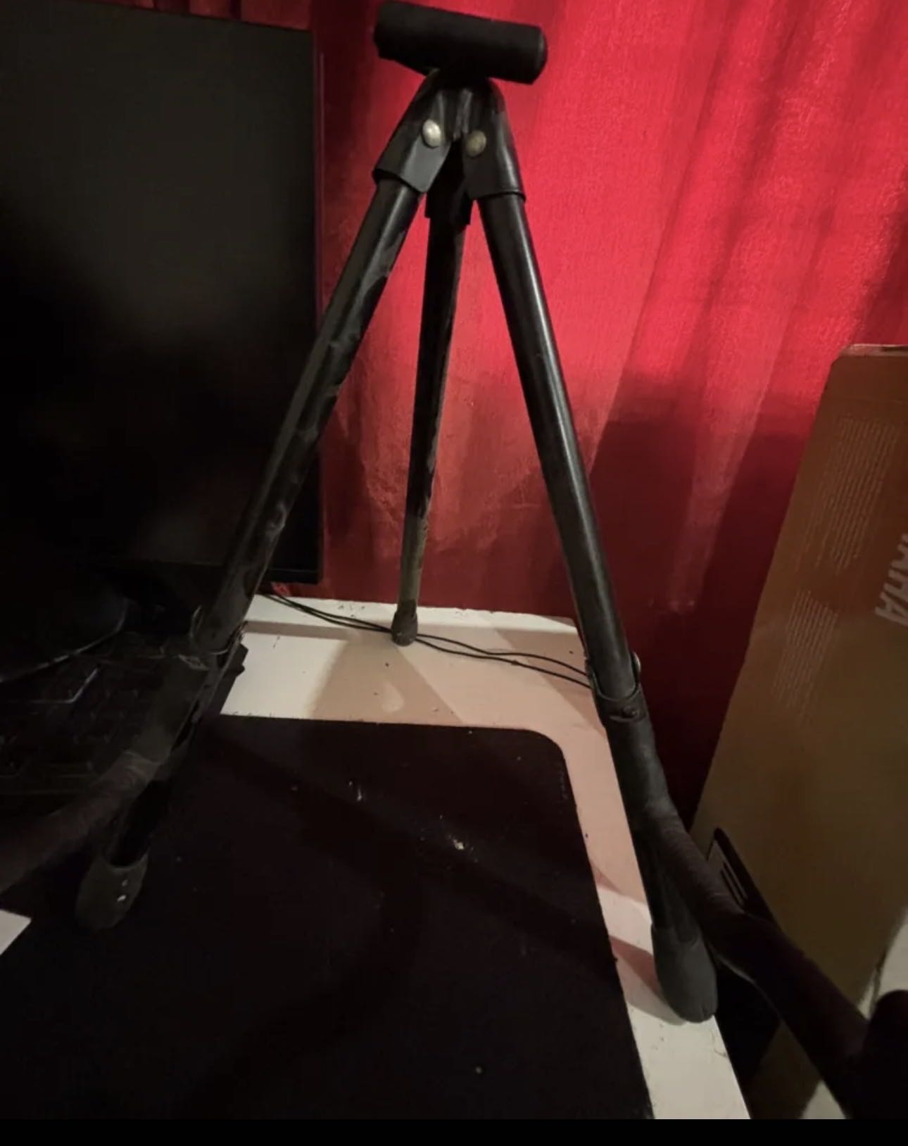 للبيع قيتار ، عود ، بيانو