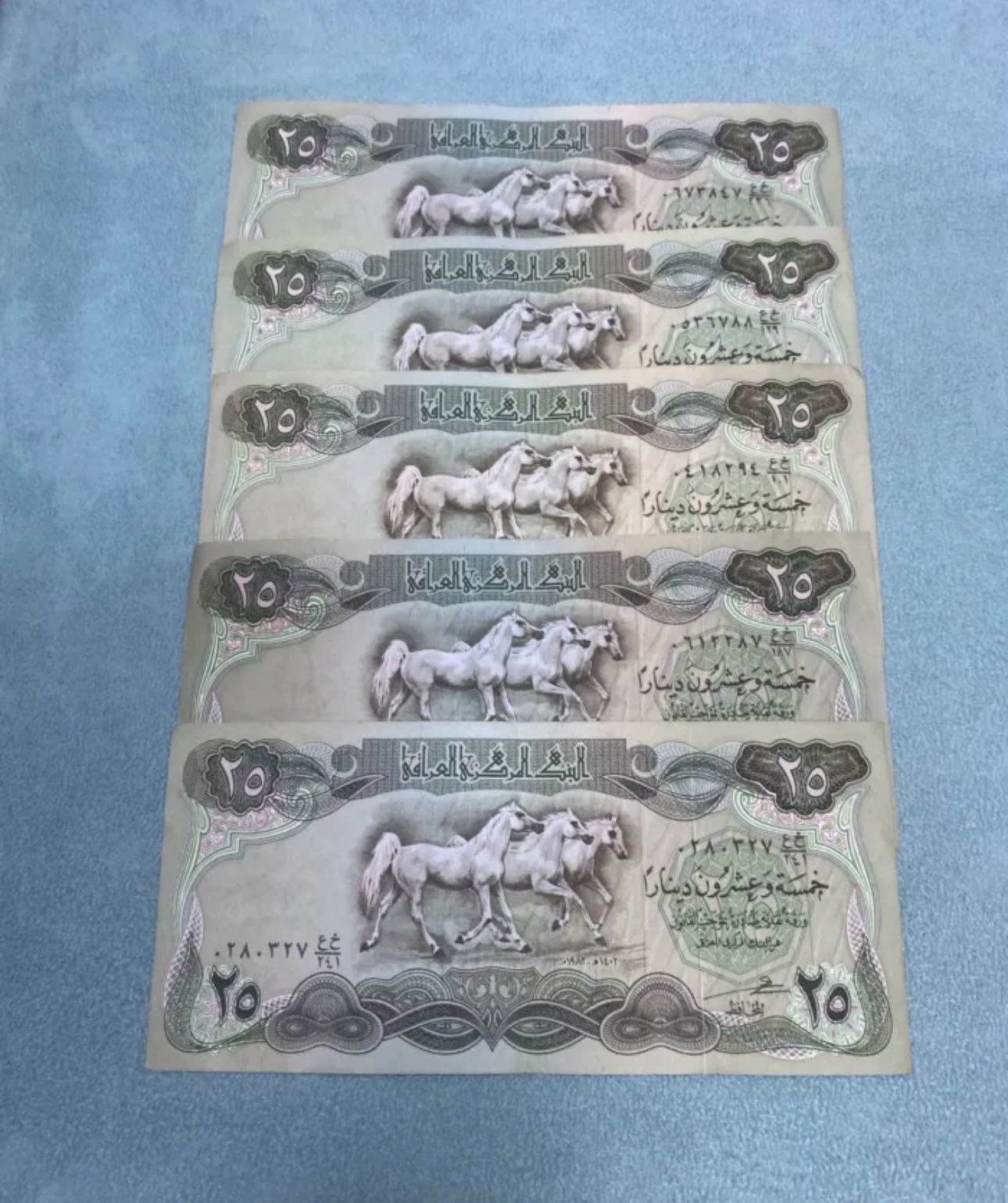 للبيع عدد 5 عملات عراقيه اصدار سنة 1982 م