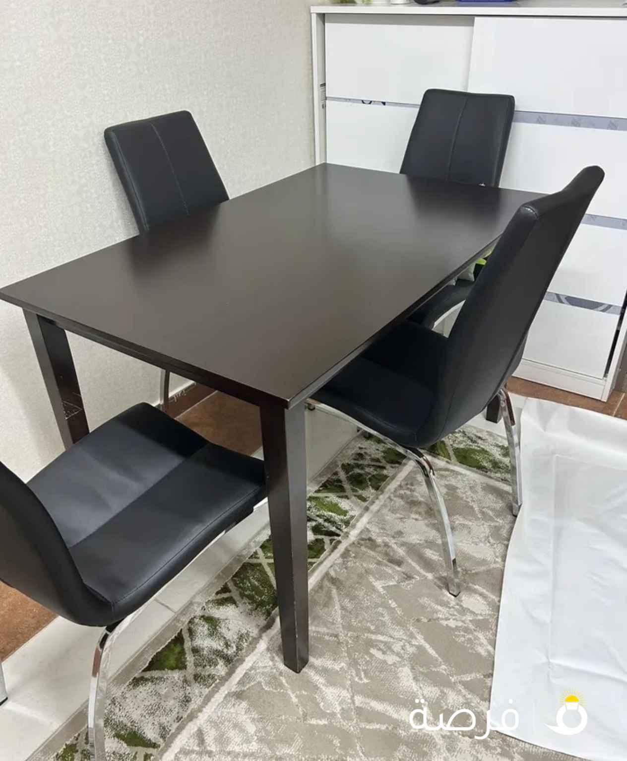 طاوله طعام من اربع كراسي