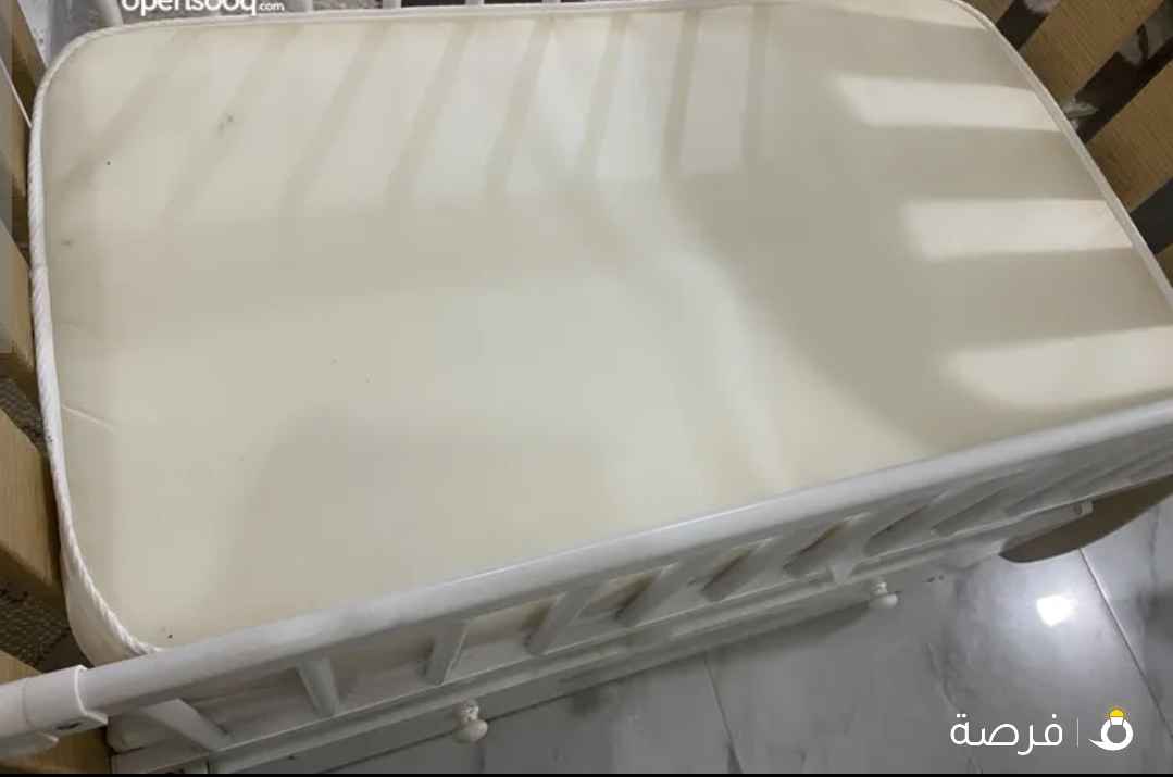 للبيع سرير اطفال نظيف