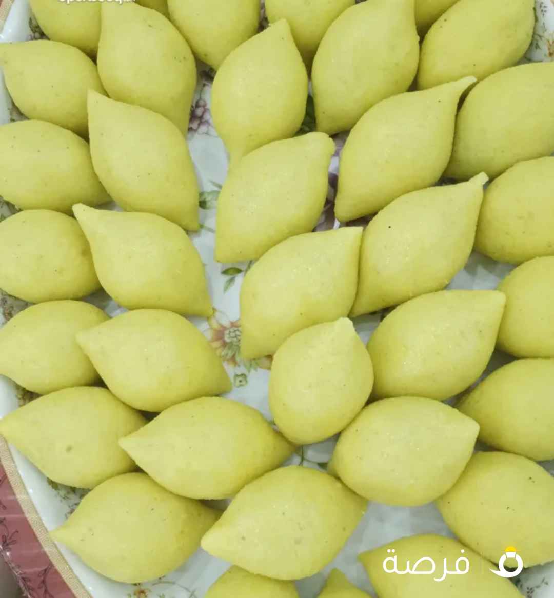 كعك الاساور بالتمر وبسبوسة بالقشطة وكبة برغل باللحم ومحاشي مشكلة وورق عنب ورولات مسخن