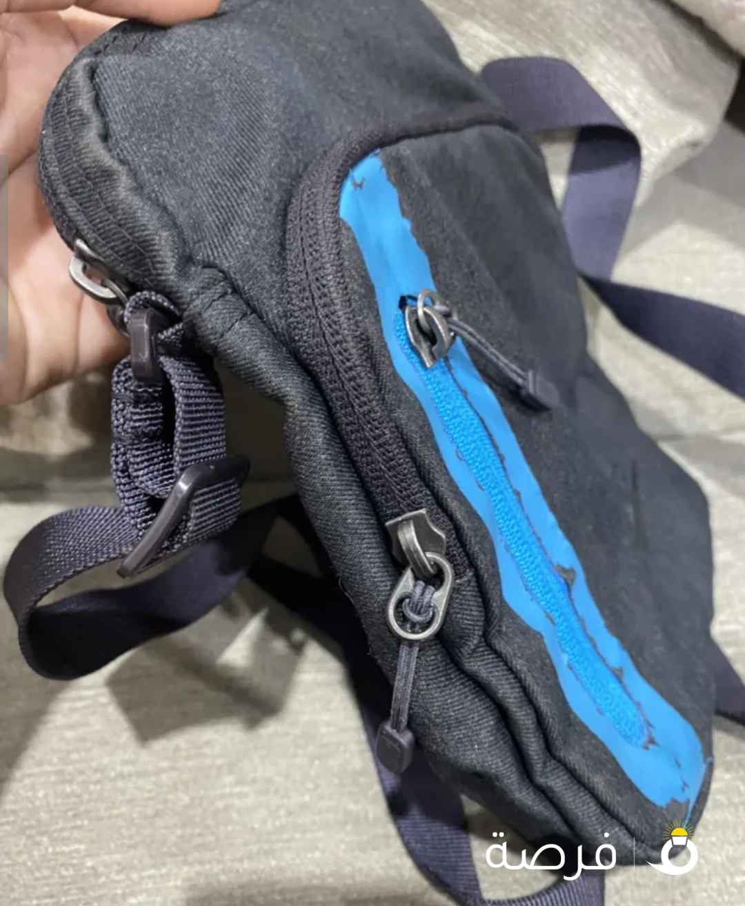 حقيبه شنطه ماركه نايك اصليه مستعمله استعمال خفيف بالون الأزرق فيها أماكن سريه كثير وخامه