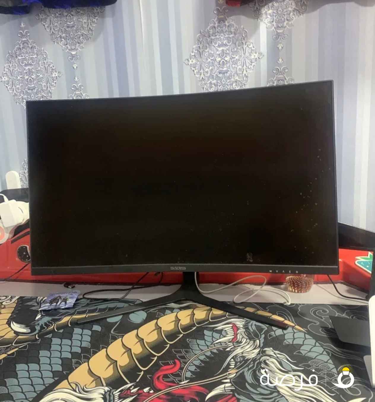 Gaming monitor size 27 and it is curved it is 1080 full HD high quality