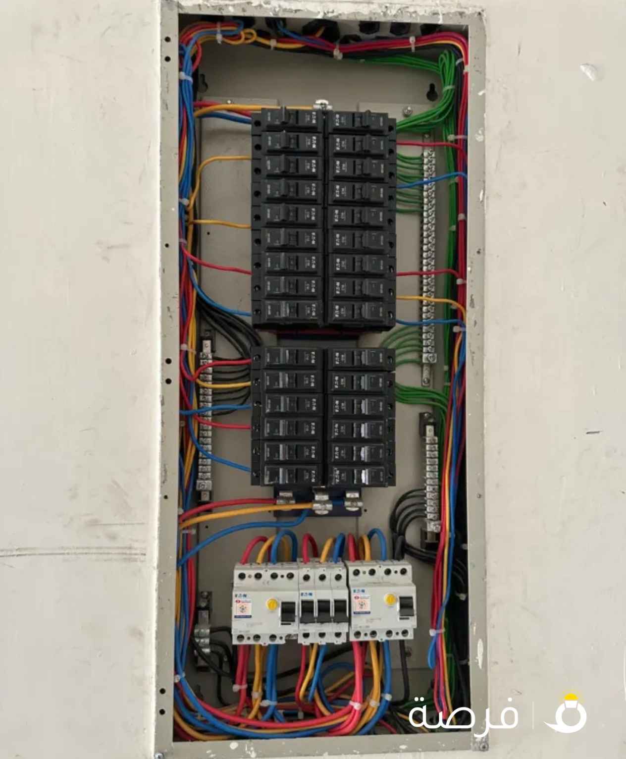 فني كهربائي ومقاول