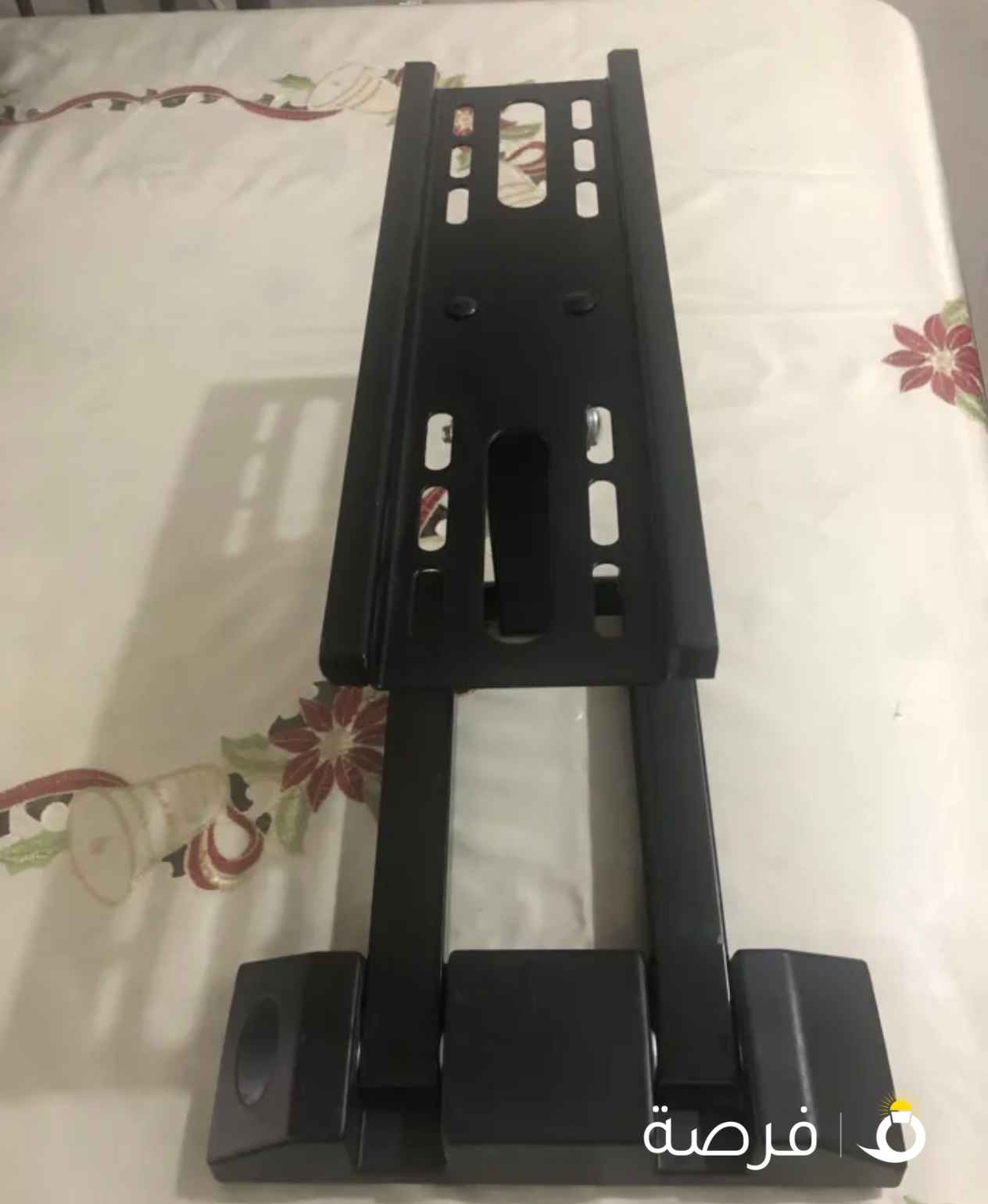 حامل تلفزيون يثبت على الخائن