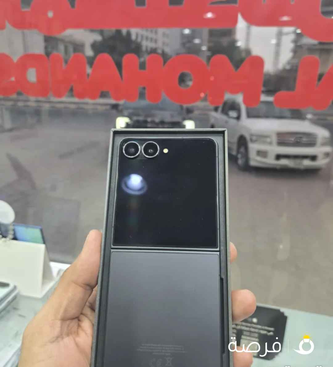 سامسونج جلاكسي فليب 7 512 gb استخدام خفيف جدا نفس الجديد مع الكرتون والاغراض