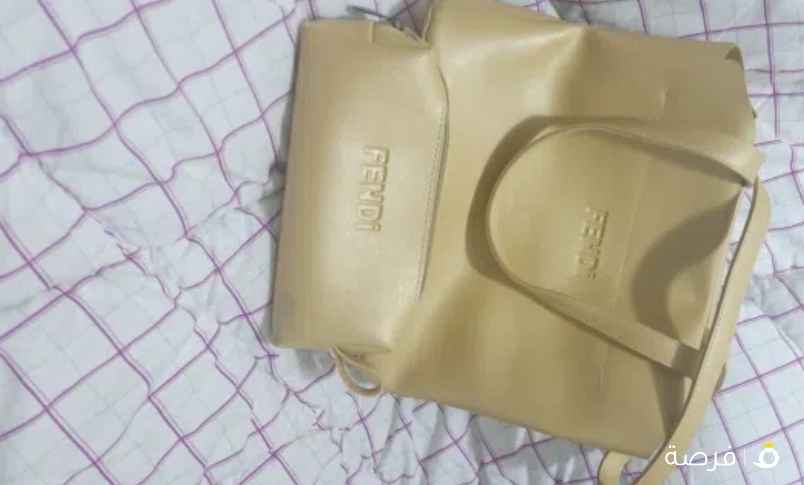 شنطت يد فندي كما في الصور جديد مخزن