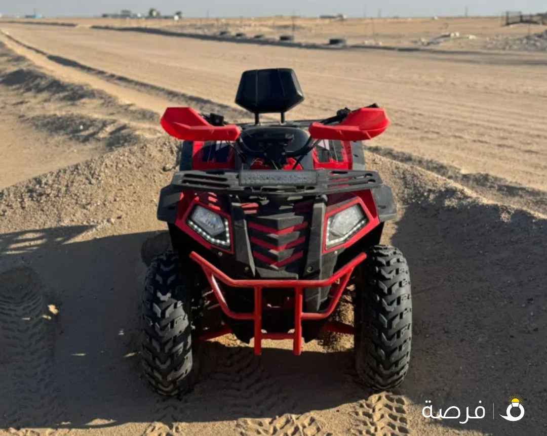 بقي امريكي وكاله معه خوذتين