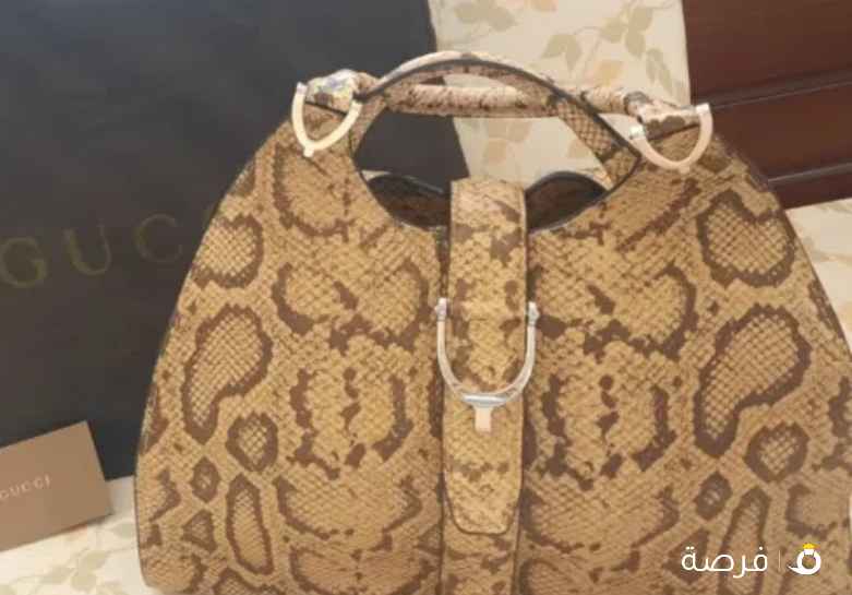 حقيبه ماركه و الون روعه فقط ب 400 دينار