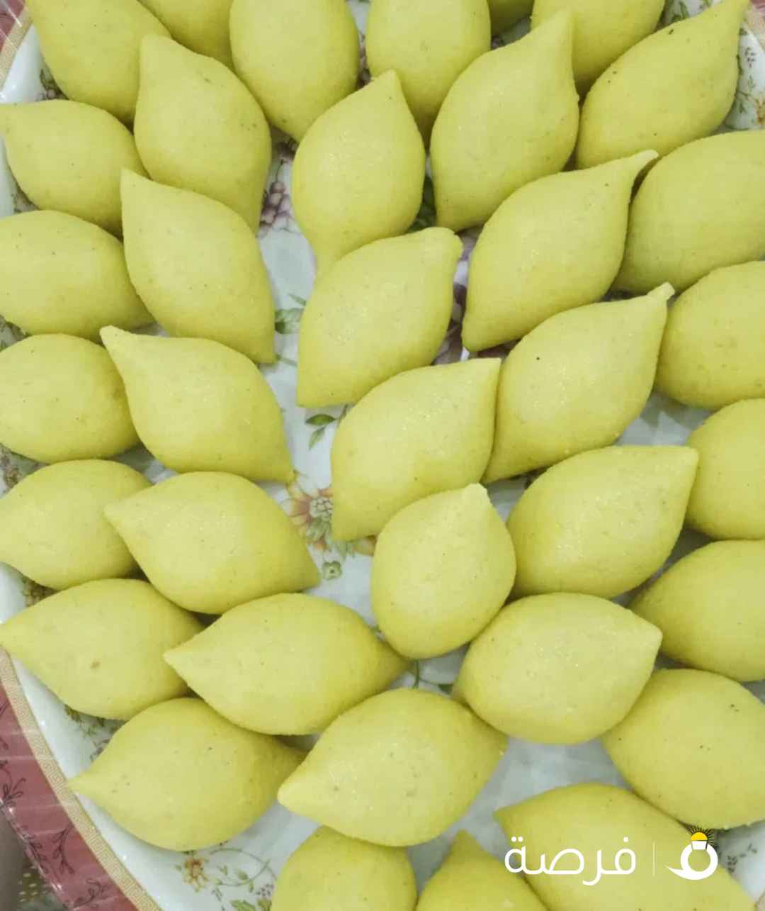 كعك الاساور بالتمر وبسبوسة بالقشطة وكبة برغل باللحم ومحاشي مشكلة وورق عنب ورولات مسخن