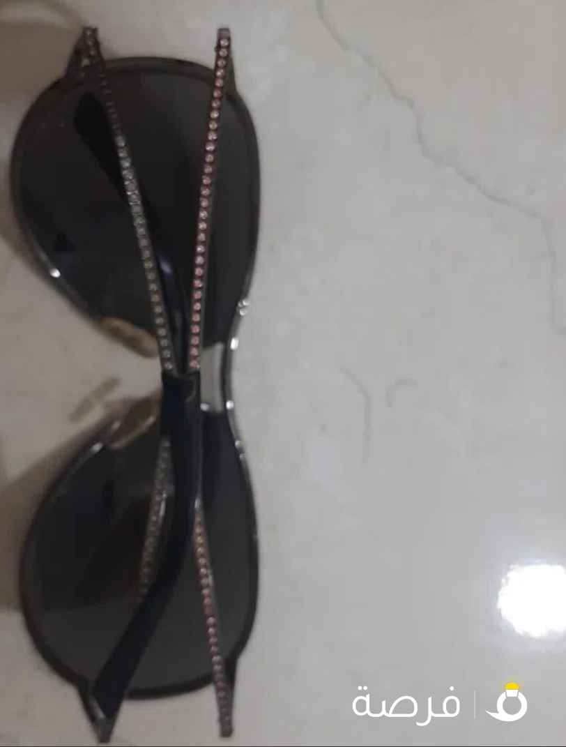 نظارة فلنتينو أصلية مع كرستال شوارفسكي ابيض و وردي، مستعملة فقط 4 مرات original Valentino sunglasses with white and pink Swarovski strasses. only used 4 times