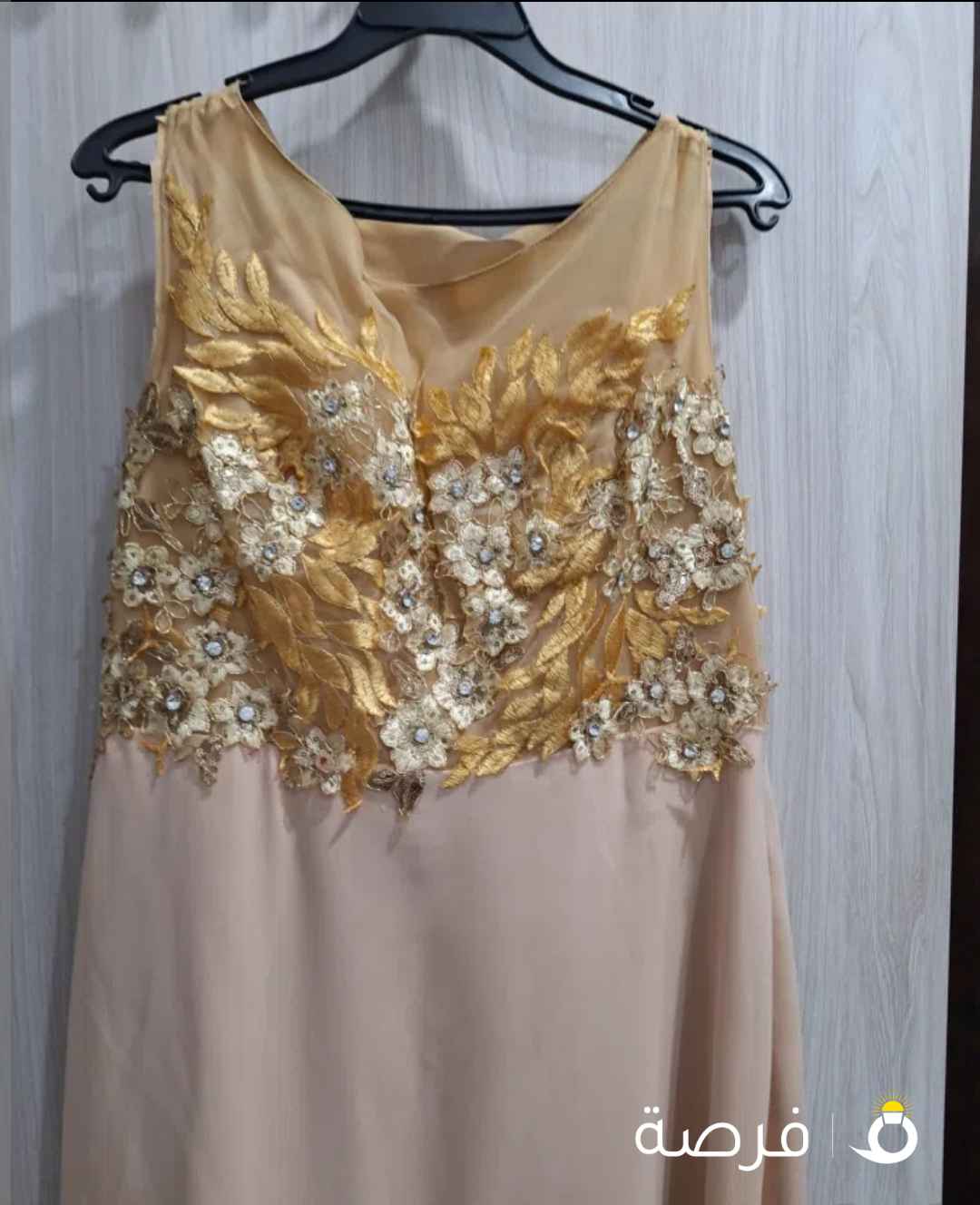 للبيع فستان ذهبي بلبس لارج واكس لارج شبه جديد