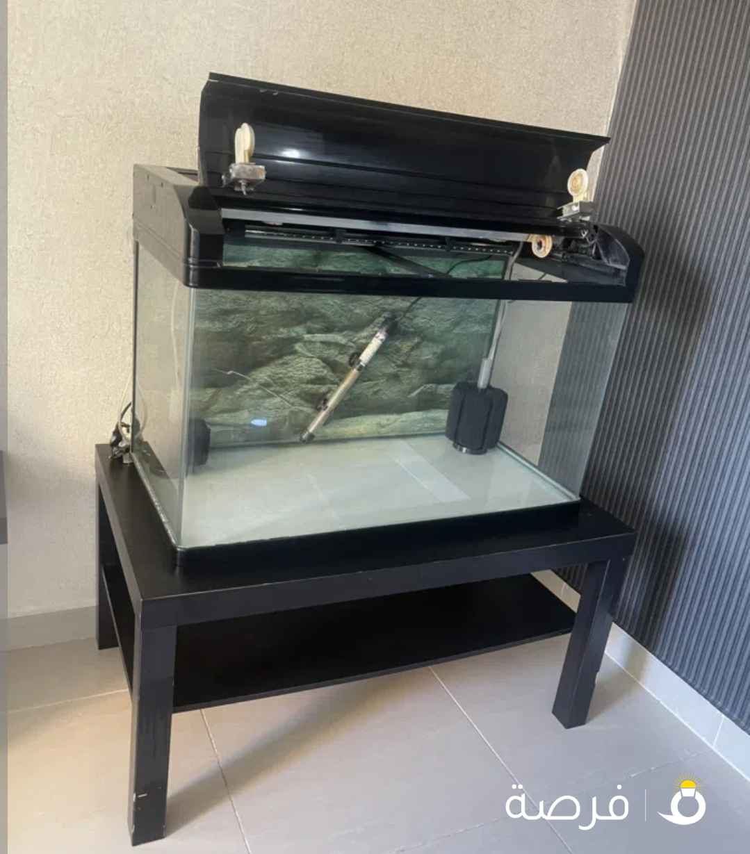حوض سمك بحالة ممتازة