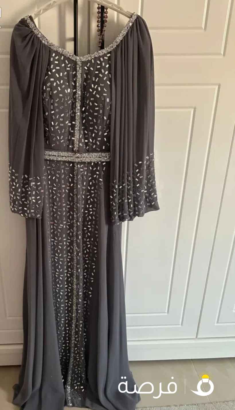 فستان سهرة رمادي مستعل مرتين ( في حالة ممتازة)