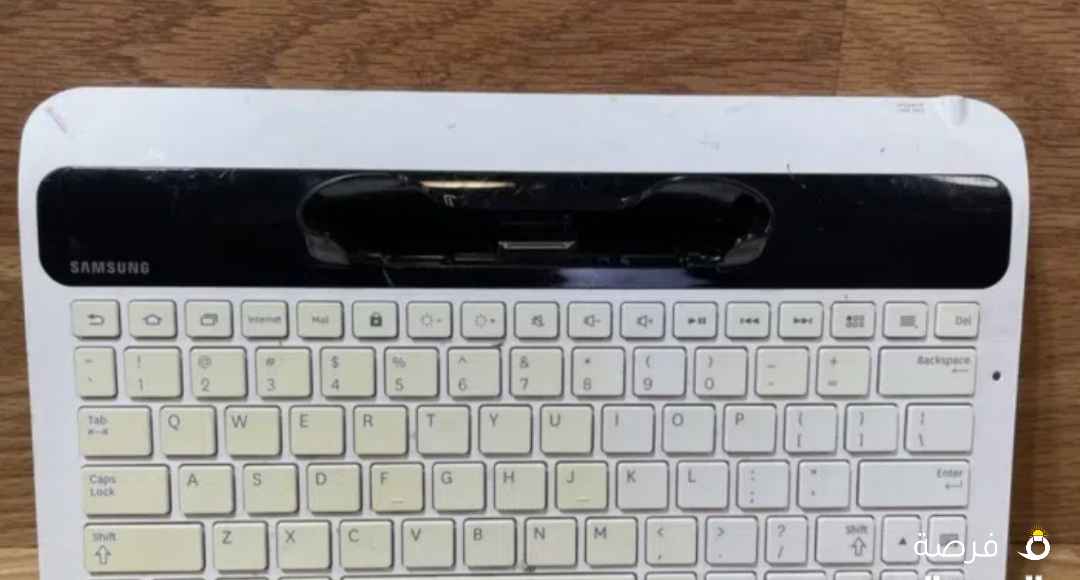 للبيع كيبورد سامسونج الأصلي (⁦⁦Keyboard⁩⁩ ⁦⁦Dock⁩⁩) لأجهزة جالاكسي تاب - حالة ممتازة