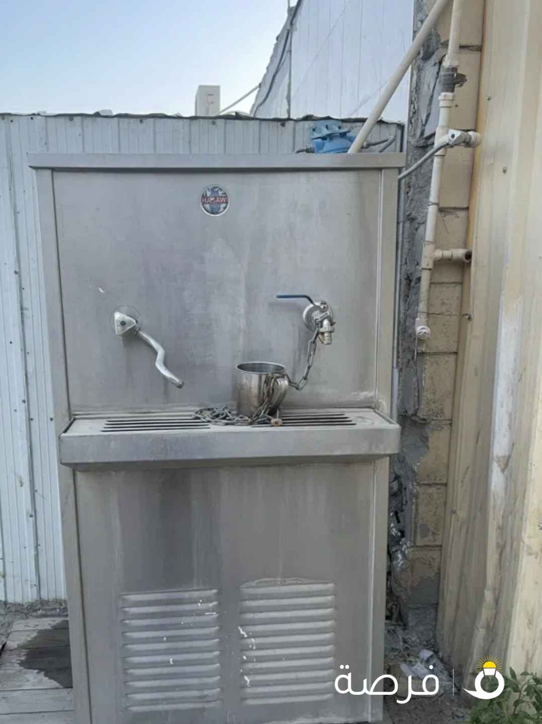 براد ماء مستعمل نظيف شغال ميه ميه اهل بيت يشربون منه ، 2 حنفيه حوض كبير،،، سبب البيع انتقال الي مسكن ثاني، سعر 40