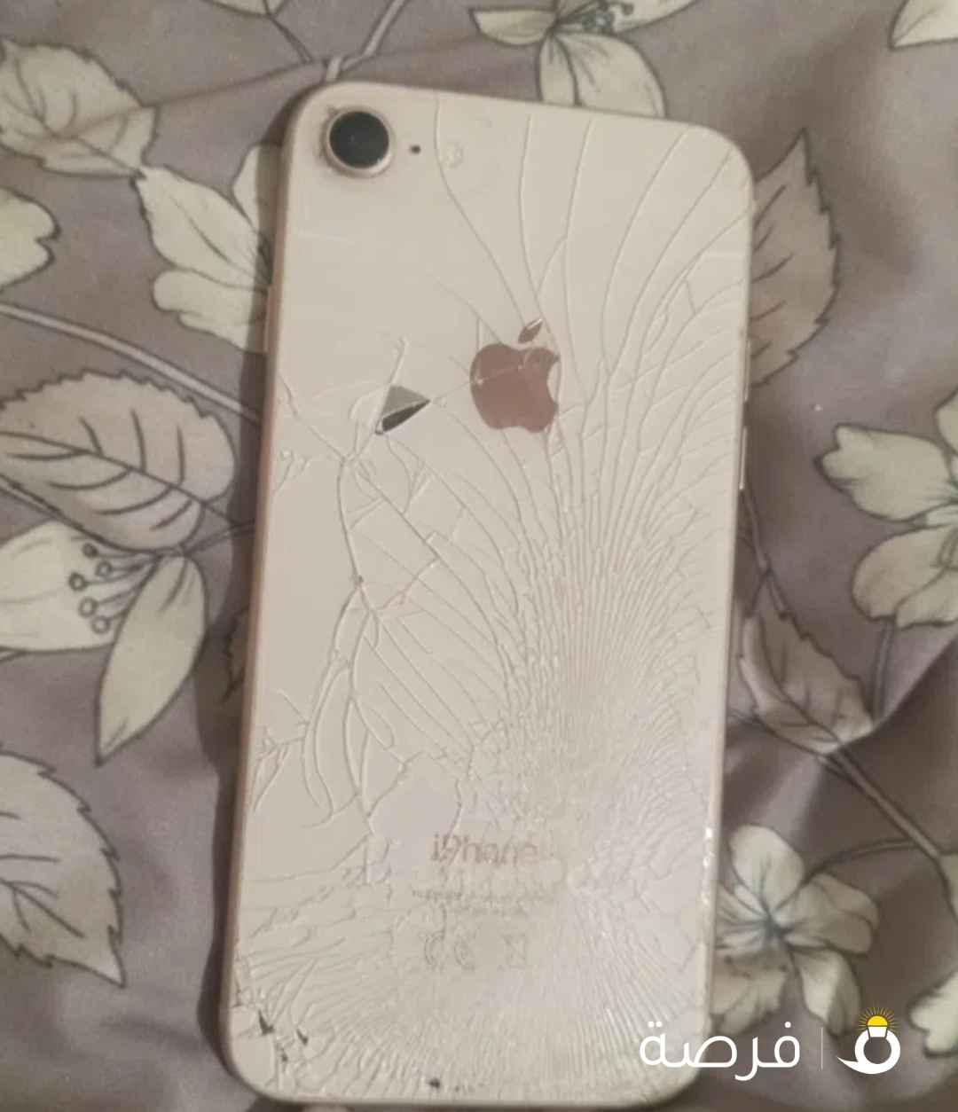 اللبيع ايفون ⁦⁦8⁩⁩ مبدل بطارية ومكسور من الظهر بطارية ⁦⁦100⁩⁩ الجهاز نظيف السعر ⁦⁦12⁩⁩