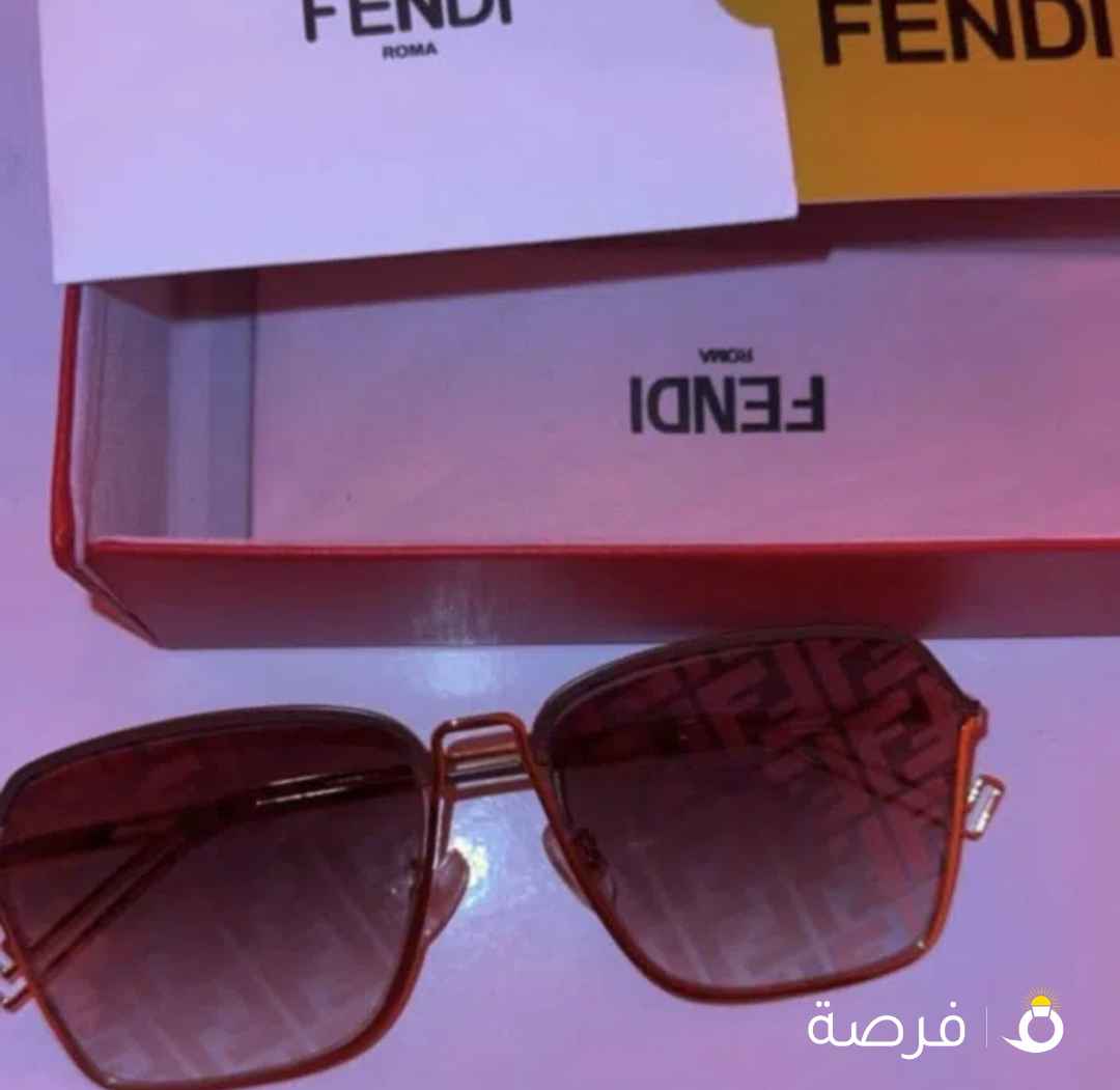 نظارة اصلية مع كل أغراضها حتى الكرت مالها موجود