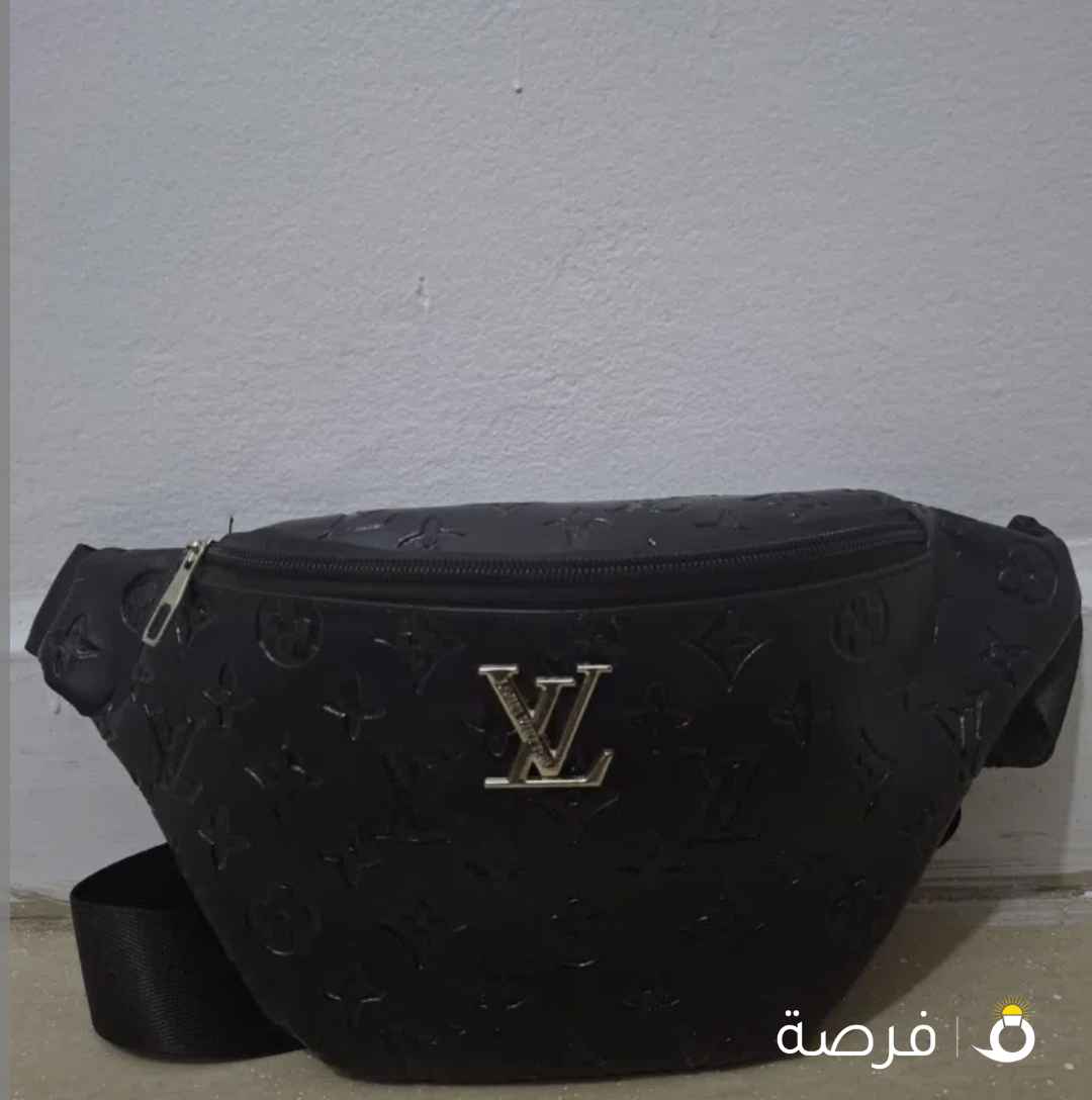 متوفر شنطتين واحده ⁦⁦Lv⁩⁩ بعلامه والتانيه بدون علامه